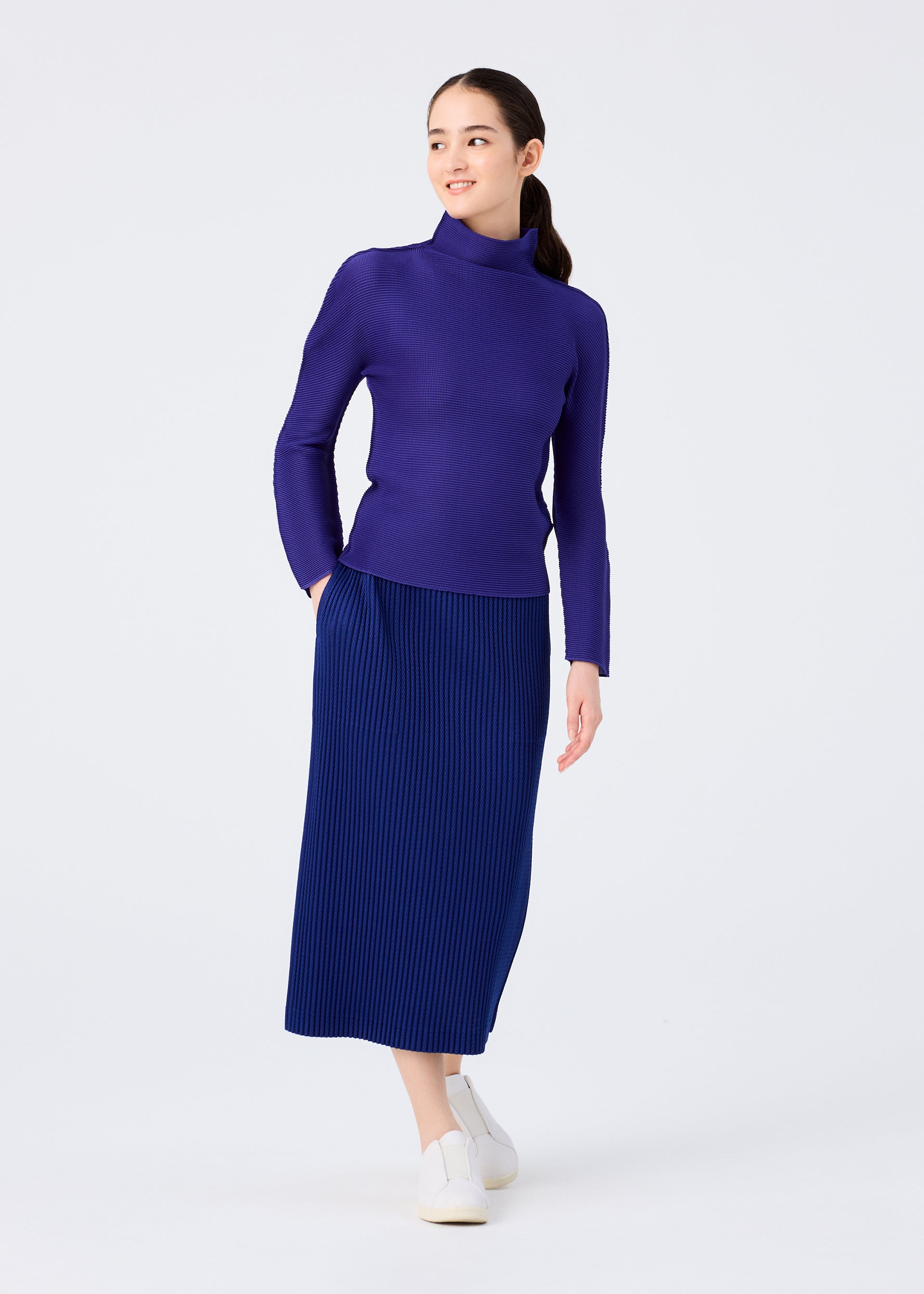 Warm Mesh Pleats