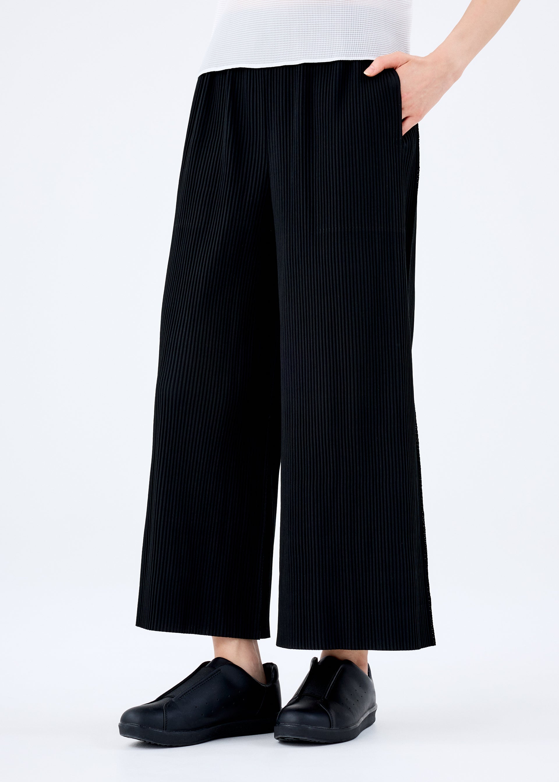 Fine Knit Pleats Black