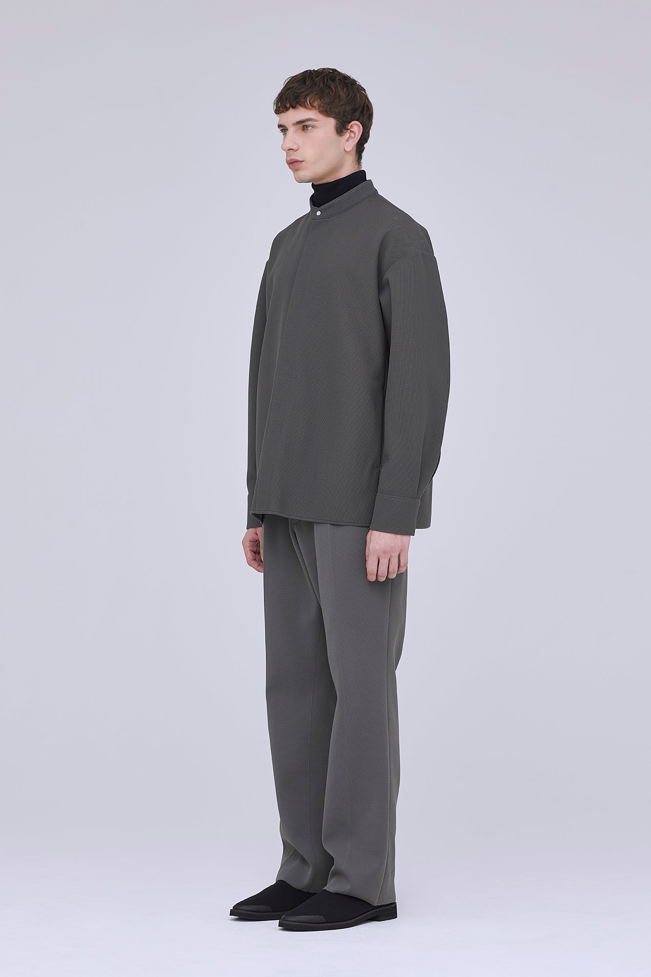 MESH STAND-UP COLLAR COVERED PLACKET SHIRT