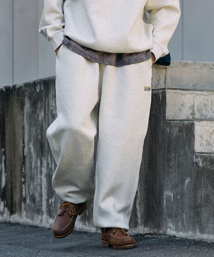 Big Silhouette Cardboard One Point Logo Spindle Sweat Pants