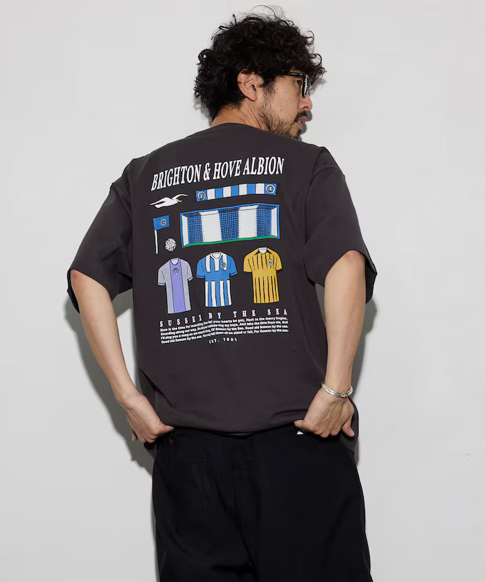[Release on 5/22 12:00~] Brighton & Hove Albion FC - SEAGULLS UNIFORM GRAPHIC TEE