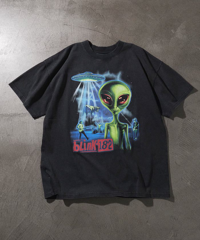 【EXCLUSIVE】BLINK182 alien print Tee / Blink 182 Alien Graphic Print Crew Neck T-Shirt