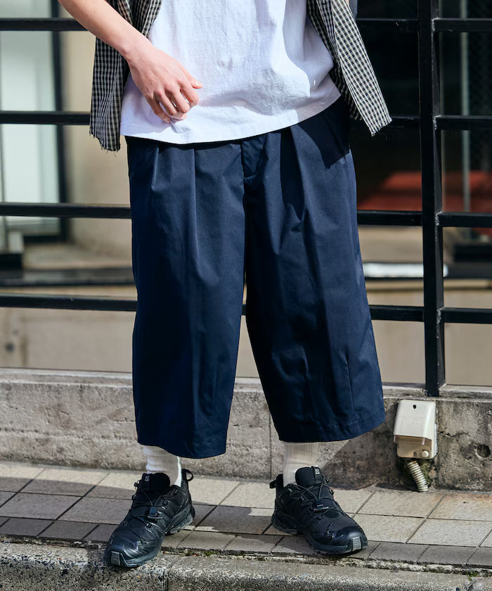 Easy Care Fabric Wide Silhouette Two-Tuck Three-Quarter Barrel Shorts [Limited Edition]