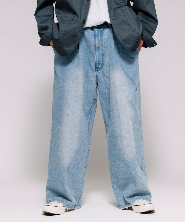 Wide Silhouette Straight Denim