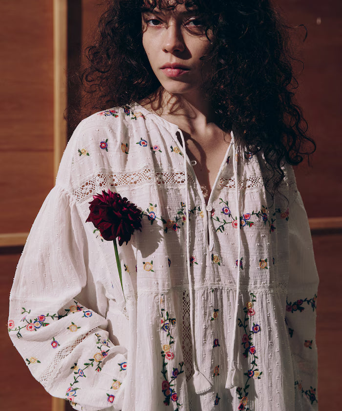 Dobby Floral Embroidery x Lace Dress - White