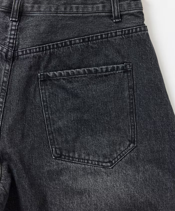Wide Silhouette One Wash Curved Denim Cropped Shorts