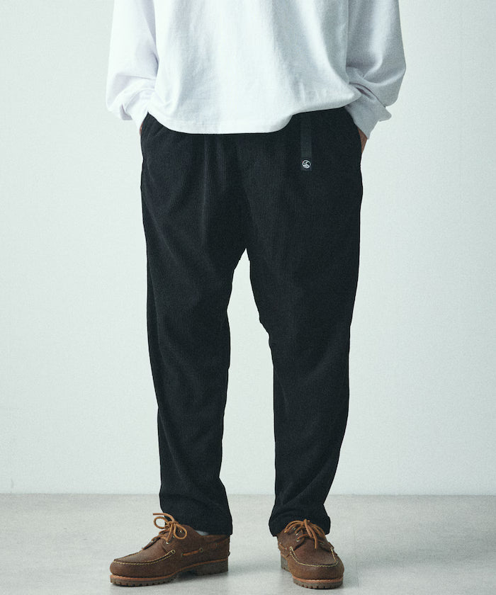 Basic silhouette corduroy climbing pants / tapered silhouette [limited edition]