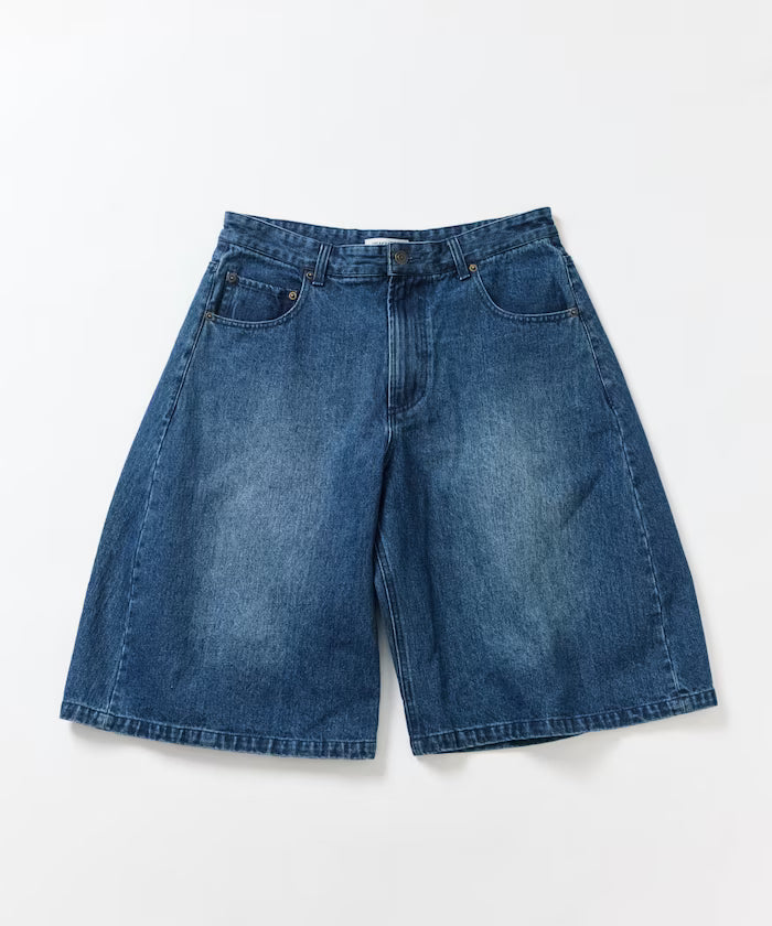 Wide Silhouette One Wash Curved Denim Cropped Shorts