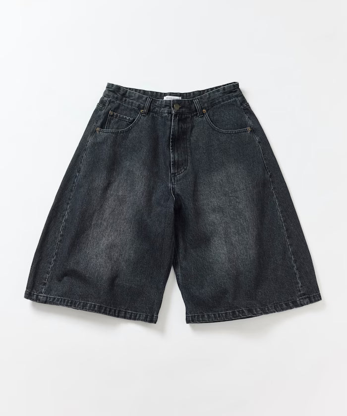Wide Silhouette One Wash Curved Denim Cropped Shorts