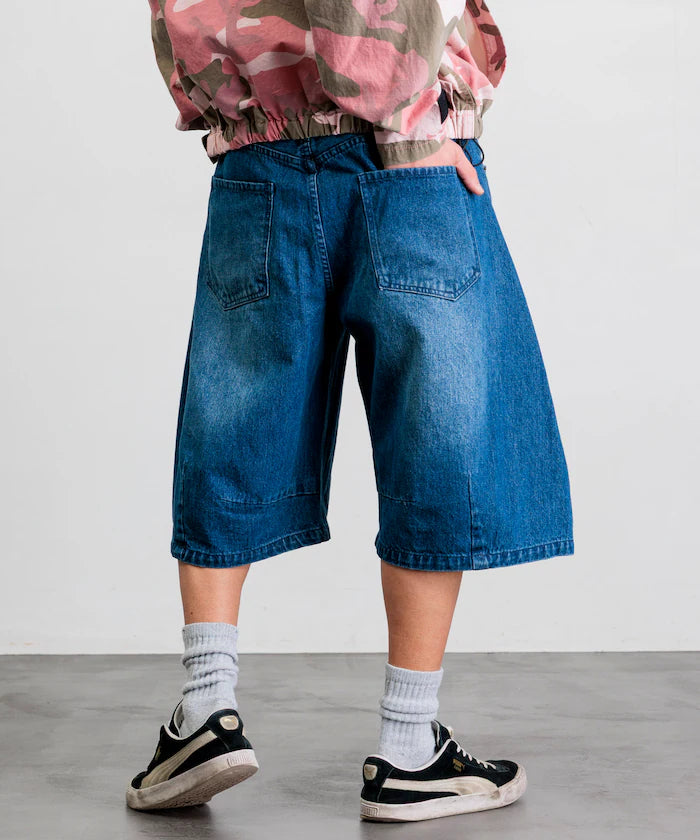 Wide Silhouette One Wash Curved Denim Cropped Shorts