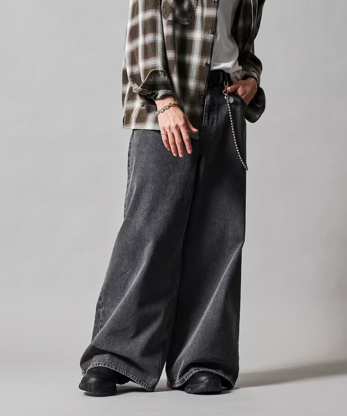 Wide Flare Silhouette Denim Pants [Limited Edition]