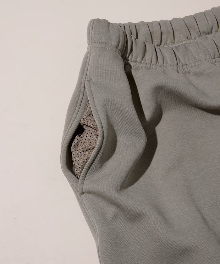 Big Silhouette Cardboard One Point Logo Spindle Sweat Pants