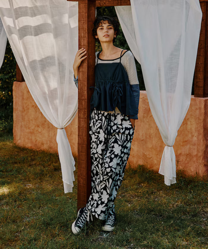 Monotone Embroidered Easy Pants