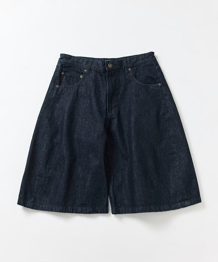 Wide Silhouette One Wash Curved Denim Cropped Shorts