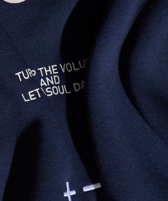Big silhouette one-point embroidery back print hem code crew neck sweatshirt 【limited edition】