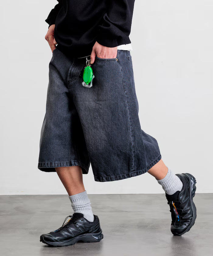 Wide Silhouette One Wash Curved Denim Cropped Shorts - Light Gray