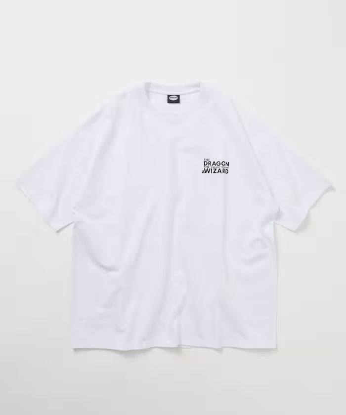 Wakana Yamazaki×FREAK'S STORE THE DRAGON & WIZARD Back Print Crew Neck T-Shirt [Limited Edition]