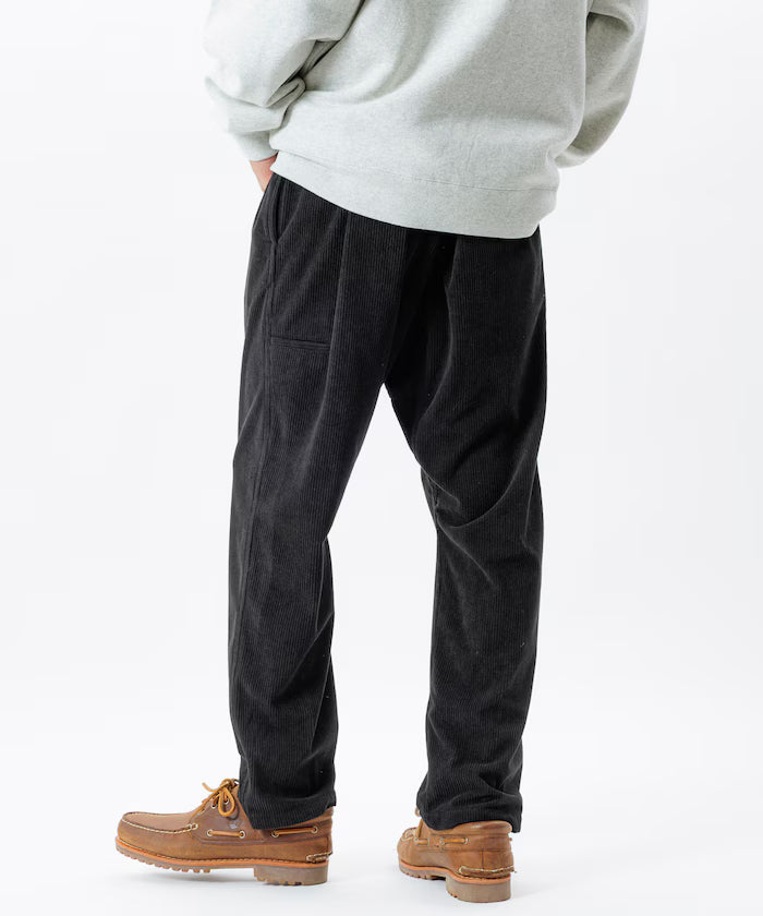 Basic silhouette corduroy climbing pants / tapered silhouette [limited edition]