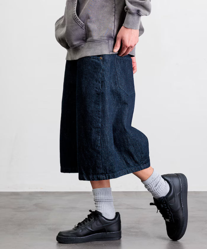 Wide Silhouette One Wash Curved Denim Cropped Shorts