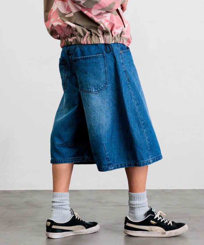 Wide Silhouette One Wash Curved Denim Cropped Shorts