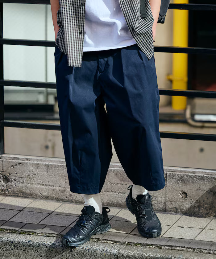 Easy Care Fabric Wide Silhouette Two-Tuck Three-Quarter Barrel Shorts [Limited Edition]