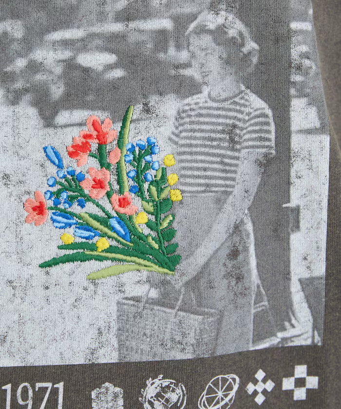 Photo Print Flower Embroidery Crew Neck T-Shirt