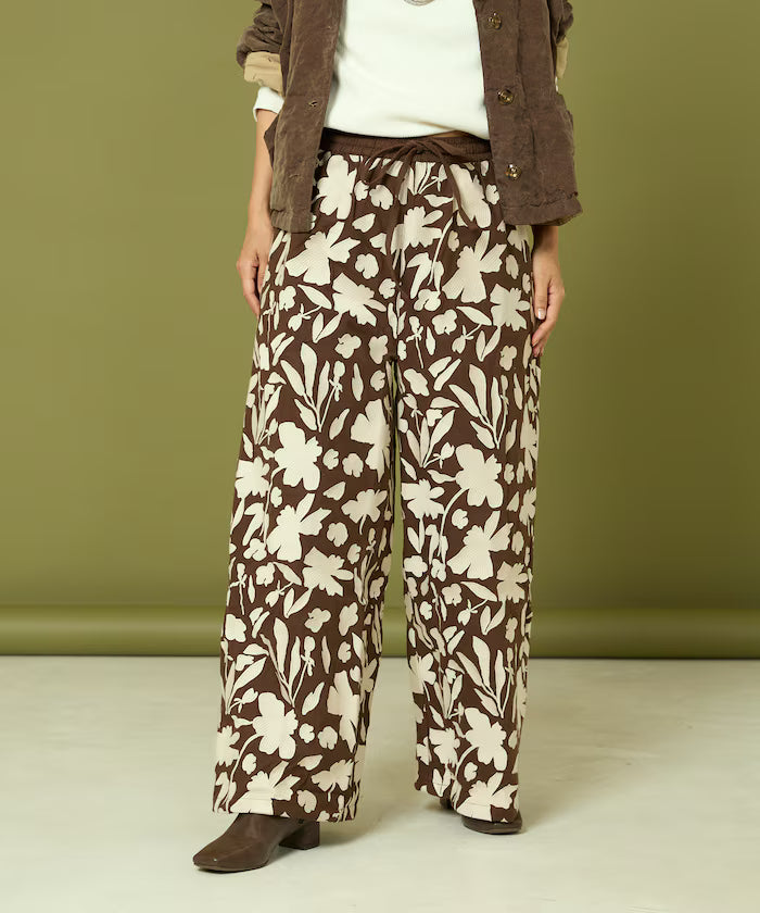 Monotone Embroidered Easy Pants