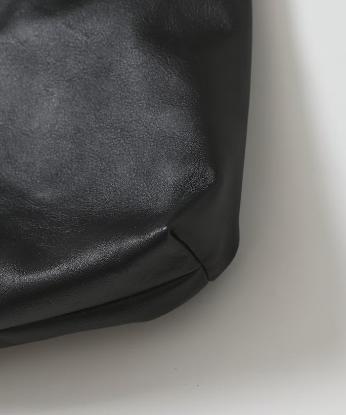 Leather 2-way triangle tote / water-repellent leather / A4