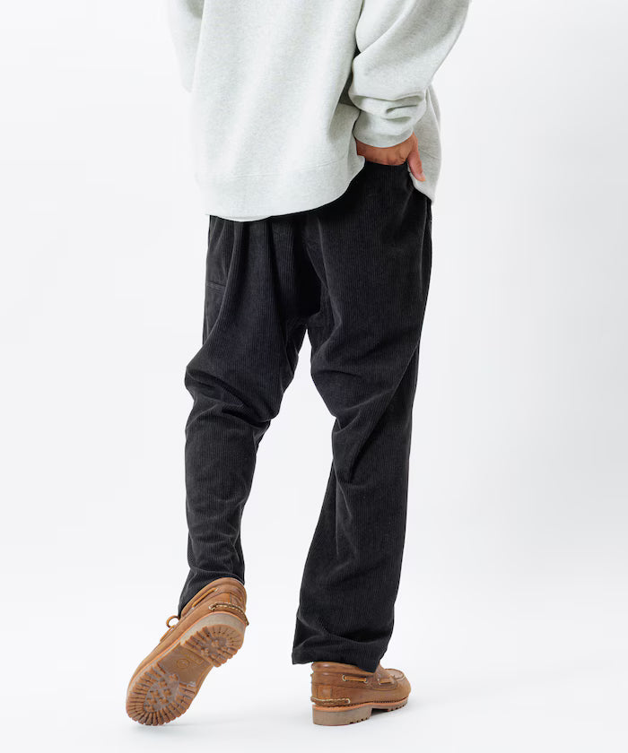 Basic silhouette corduroy climbing pants / tapered silhouette [limited edition]