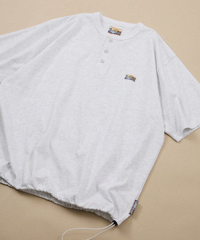 FREAK'S STORE for BEACH & FES Relax Fit One Point Logo Spindle Henley Neck T-Shirt