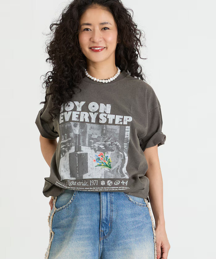 Photo Print Flower Embroidery Crew Neck T-Shirt