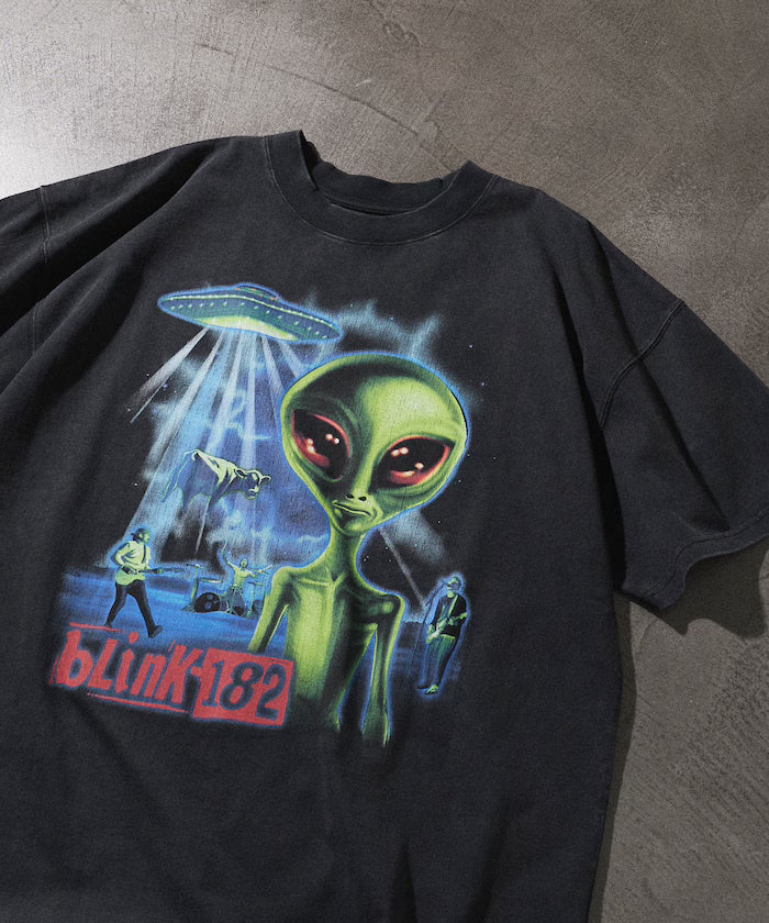【EXCLUSIVE】BLINK182 alien print Tee / Blink 182 Alien Graphic Print Crew Neck T-Shirt - Sumikuro