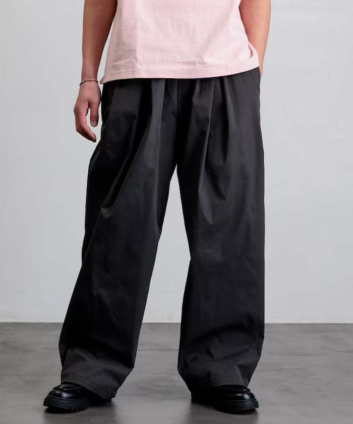 Wide Silhouette Poly chino Tuck Easy Pants 【Limited Release】