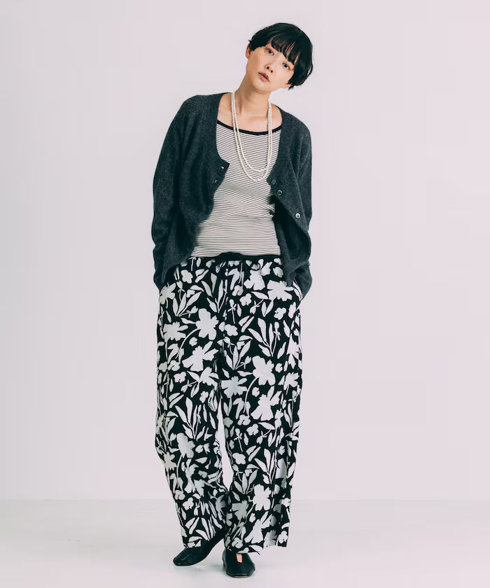 Monotone Embroidered Easy Pants
