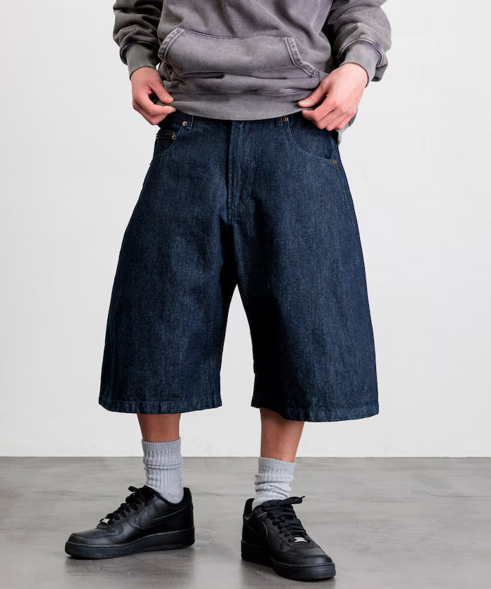 Wide Silhouette One Wash Curved Denim Cropped Shorts