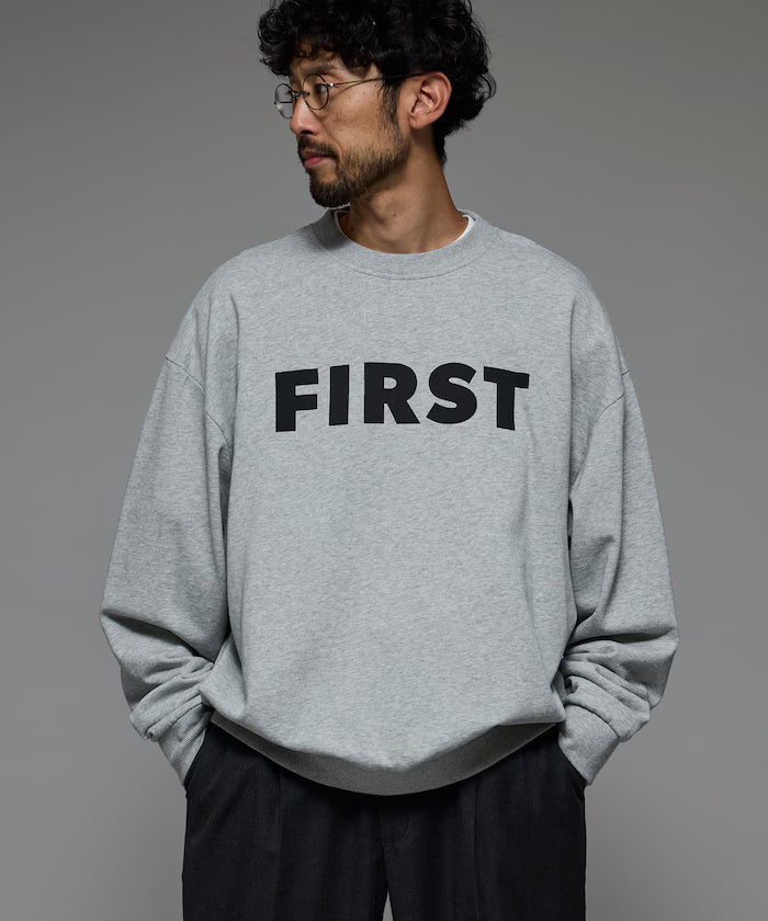 Front Print Crew Neck Sweat FIRST / Relaxed Fit - Gray