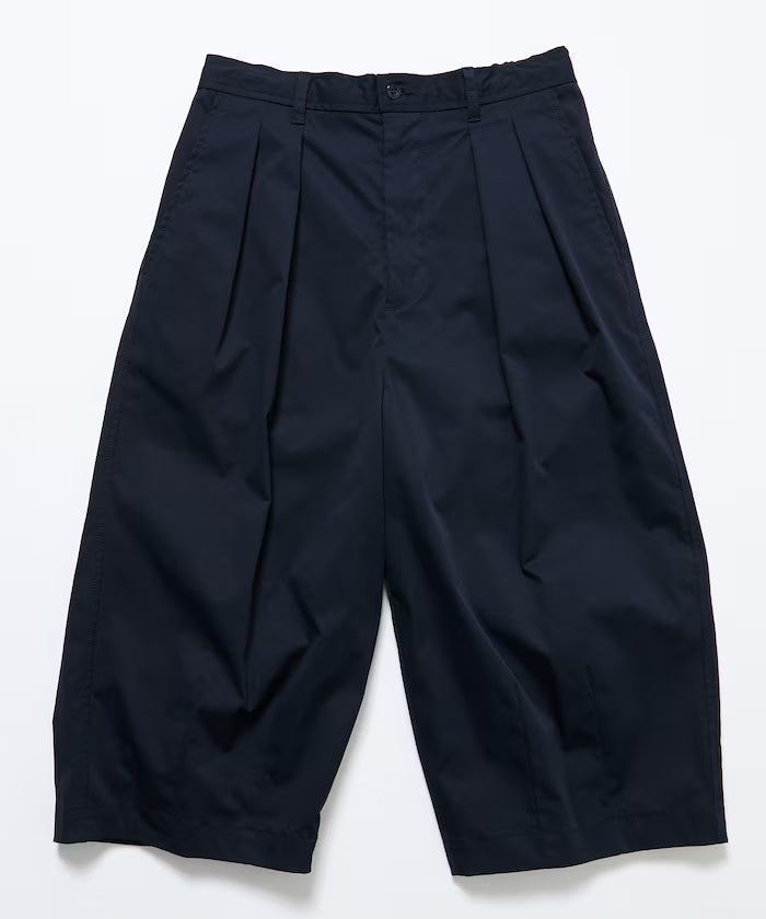 Easy Care Fabric Wide Silhouette Two-Tuck Three-Quarter Barrel Shorts [Limited Edition]