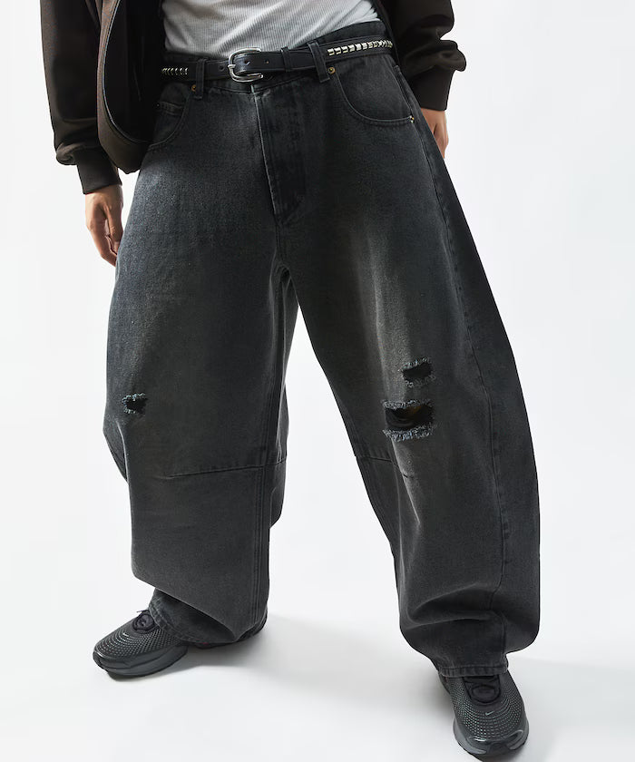 Wide Silhouette Curve Damaged Denim Pants - Black