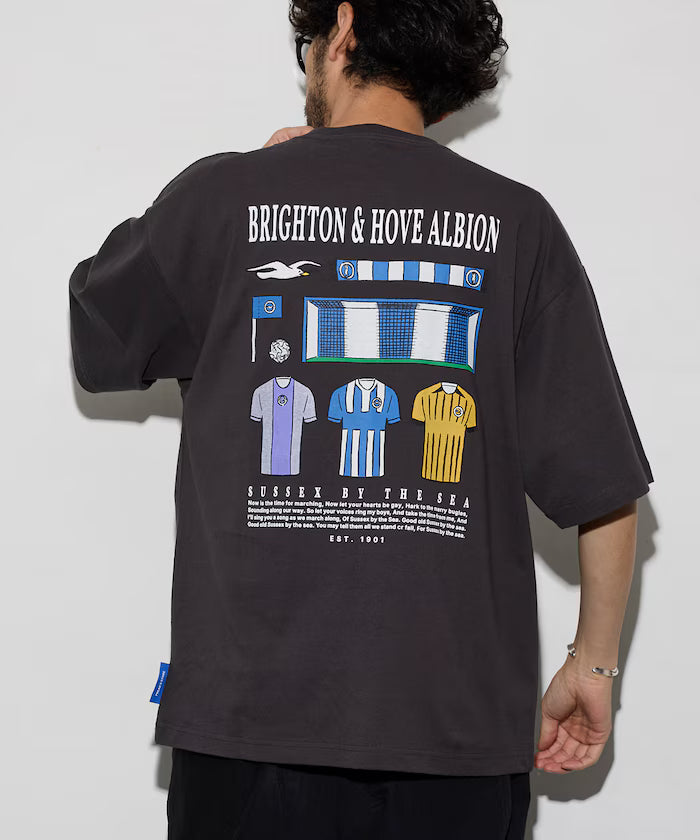 [Release on 5/22 12:00~] Brighton & Hove Albion FC - SEAGULLS UNIFORM GRAPHIC TEE