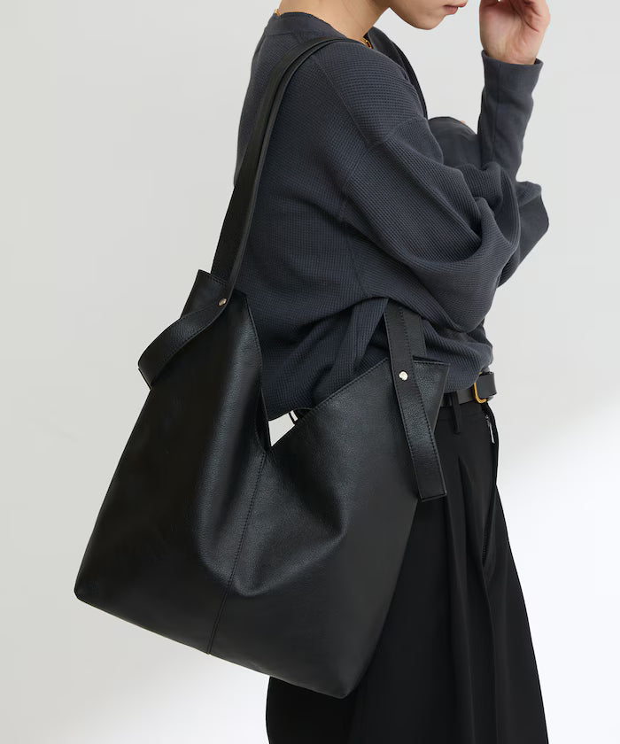 Leather 2-way triangle tote / water-repellent leather / A4