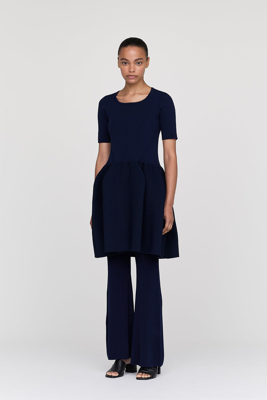 SOFT PORTRAIT TIGHT FLARE PANTS