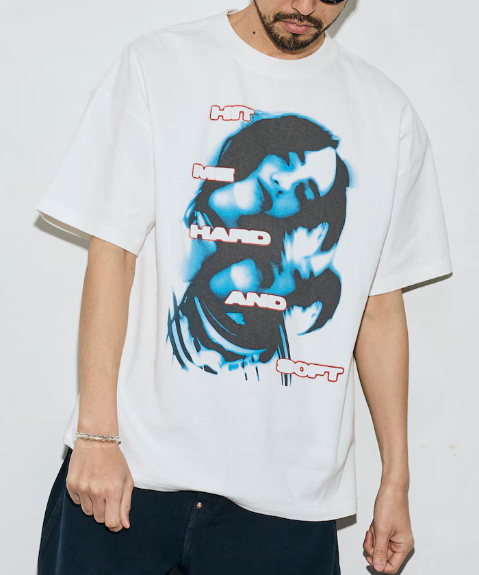 【EXCLUSIVE】BILLIE EILISH S/S Tee/Billie Eilish Front Print T-Shirt