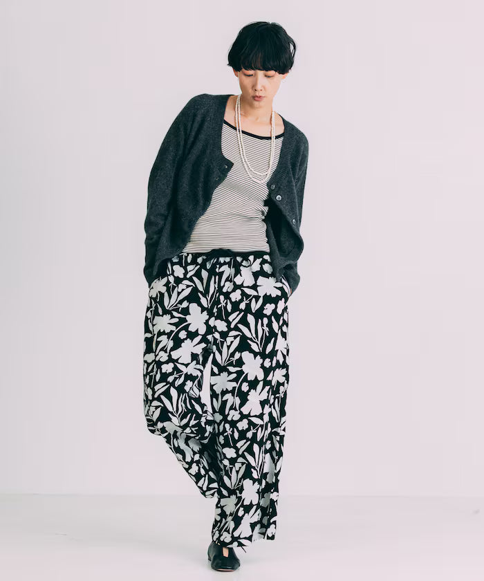Monotone Embroidered Easy Pants
