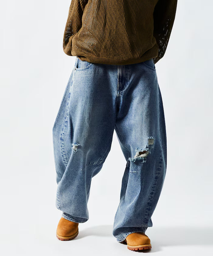 Wide Silhouette Curve Damaged Denim Pants