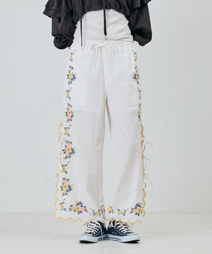 India Scallop Floral Embroidery Pants