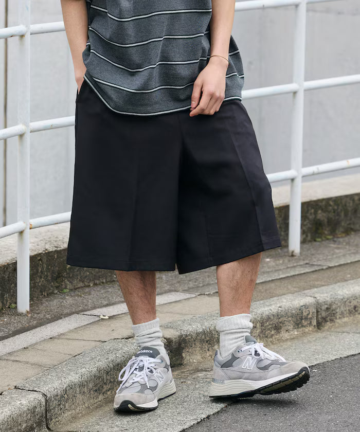 1-Tack Baggy Silhouette Slacks Short Pants - Black