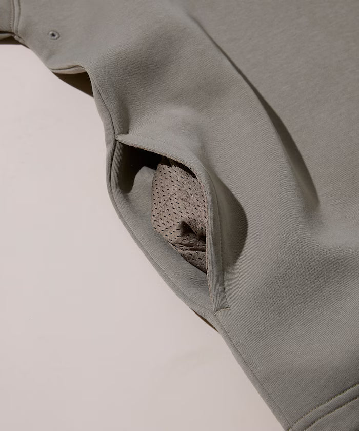 Big Silhouette Spindle Cardboard One Point Logo Polo Color Sweat
