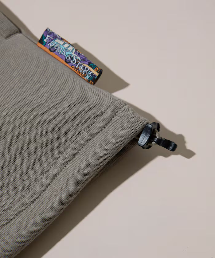 Big Silhouette Spindle Cardboard One Point Logo Snap Button Sweat