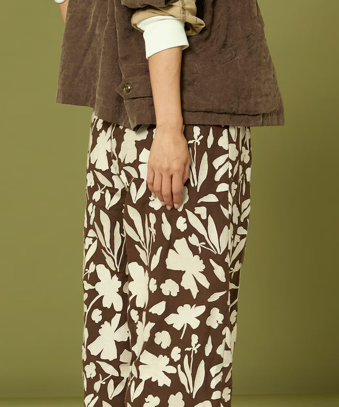 Monotone Embroidered Easy Pants