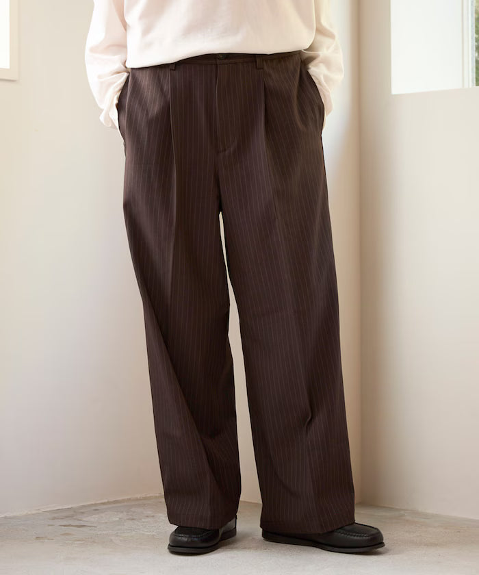 Wide Straight Silhouette One-Tuck Slack Pants